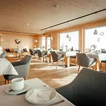 Gaestehaus Mathies Pensión Mittelberg