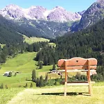 Gaestehaus Mathies Pensión Mittelberg